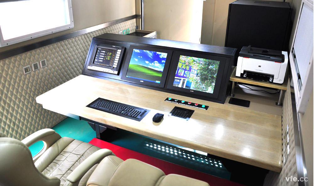 移動(dòng)式高壓電機能效計量檢測平臺內部操控臺