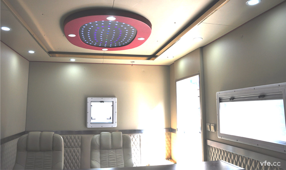 移動(dòng)式高壓電機能效計量檢測平臺內部實(shí)景