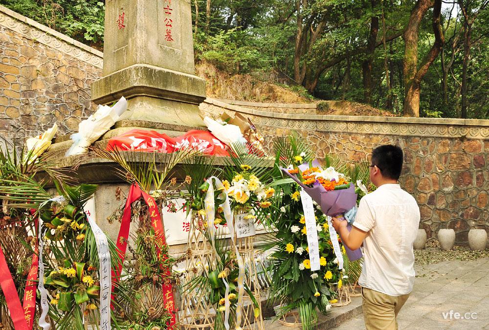 銀河電氣員工祭拜第七十三軍抗戰陣亡將士