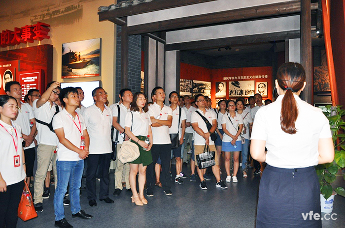 銀河人參觀(guān)湖南黨史陳列館