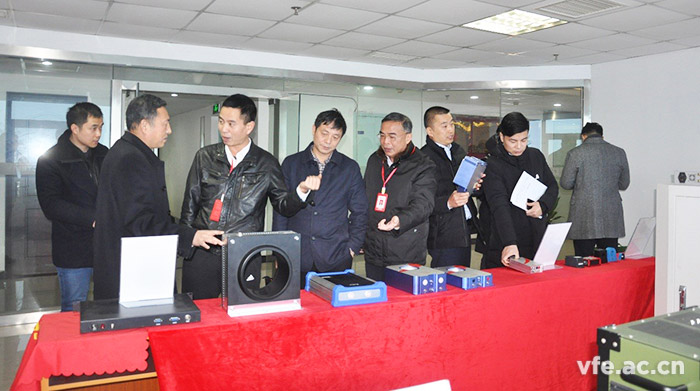 雙方參觀(guān)了解銀河電氣自主研發(fā)的各類(lèi)產(chǎn)品