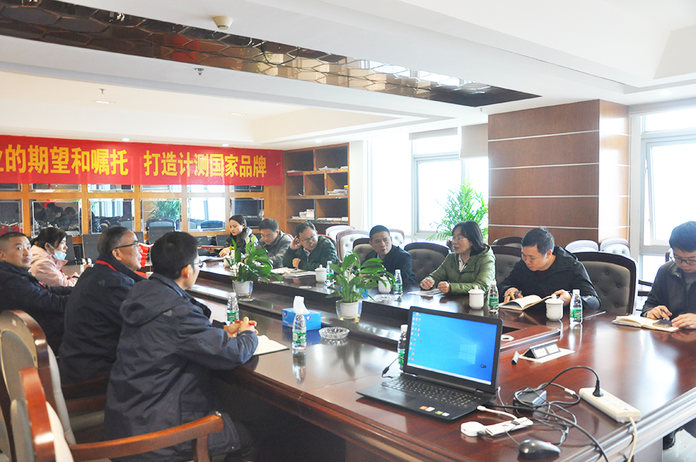 長(cháng)沙經(jīng)開(kāi)區賴(lài)坤明主任一行蒞臨銀河電氣調研指導 長(cháng)沙經(jīng)開(kāi)區賴(lài)坤明主任一行蒞臨銀河電氣調研指導