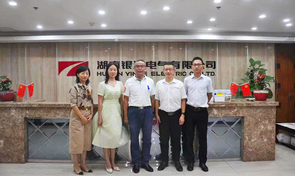 湖南省儀器儀表行業(yè)協(xié)會(huì )秘書(shū)長(cháng)徐振軒一行蒞臨銀河電氣調研
