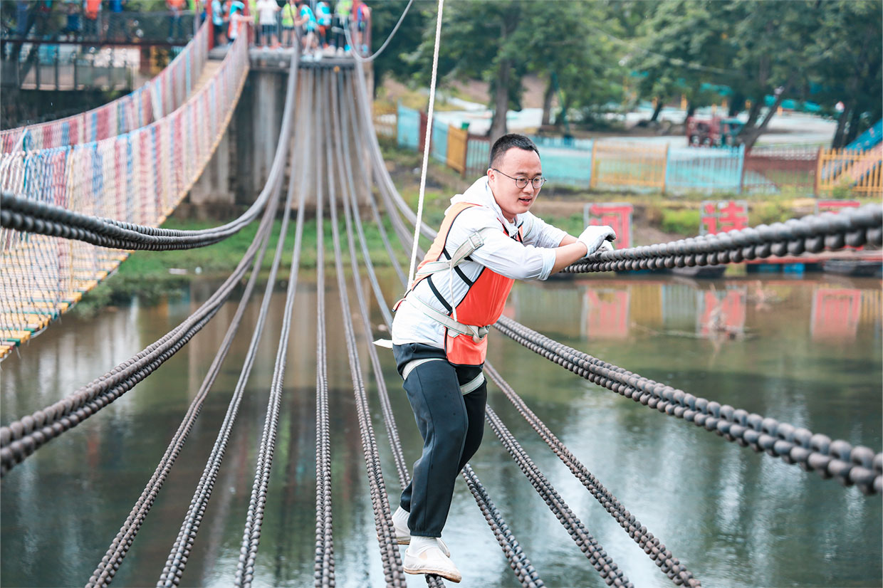 團隊的力量 沖鋒沖鋒，沖向巔峰——沖鋒隊口號
