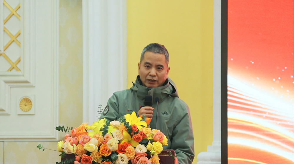 董事長(cháng)徐偉專(zhuān)作重要講話(huà) 董事長(cháng)徐偉專(zhuān)作重要講話(huà)