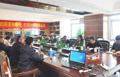 長(cháng)沙經(jīng)開(kāi)區賴(lài)坤明主任一行蒞臨銀河電氣調研指導